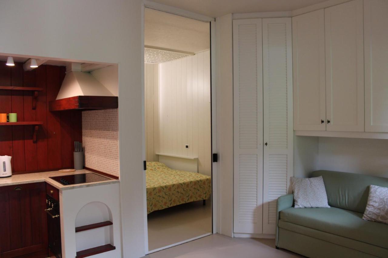 Homely Manerba มาแนร์บา เดล การ์ดา ภายนอก รูปภาพ